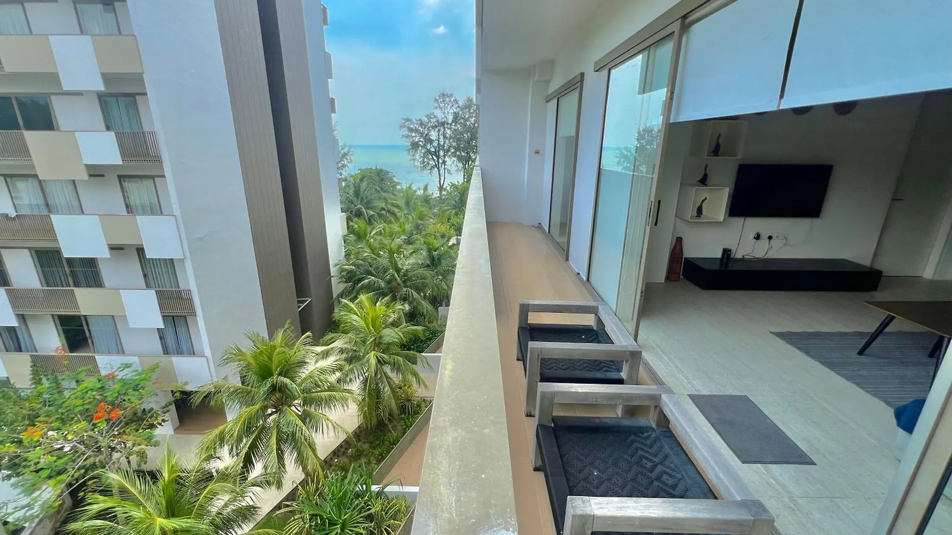 By The Sea, Penang Apartment Batu Ferringhi Malaysia