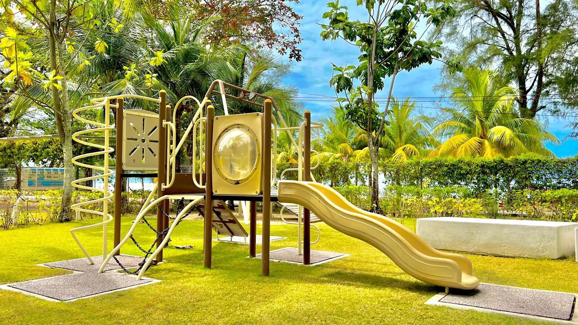 By The Sea, Penang Apartment Batu Ferringhi
